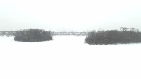 Lake-of-the-isles-Minneapolis-Minnesota-during-a-winter-snow-storm