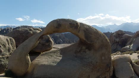 Mobius-Arch-in-the-Alabama-Hills,-eastern-sierra-mountains-in-the-background