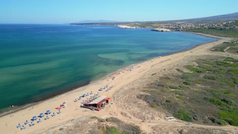 Kleine-Bar-An-Einem-Unberührten-Strand-In-Sardinien-Italien