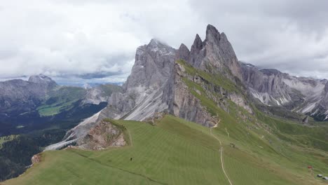 Aerial-view-over-scenic-Seceda-Ridgeline-in-Puez-Odle-Nature-Park,-Dolomites