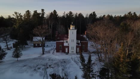 4k-drone-video-of-40-Mile-Point-Lighthouse-in-Presque-Isle-County-in-Michigan-during-the-winter
