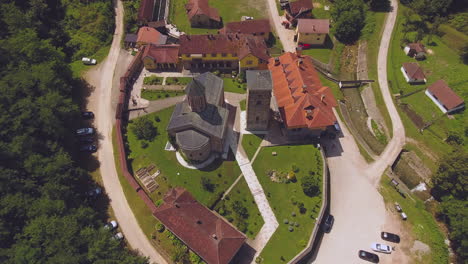 Die-Erstaunlichste-Drohnenansicht-Von-Oben-Auf-Die-Immer-Schöne-Kirche-Und-Das-Kloster-In-Der-Landschaft