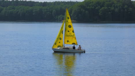Sailing-Boat-On-The-Tranquil-Lake-In-Charzykowy,-Poland---static-shot