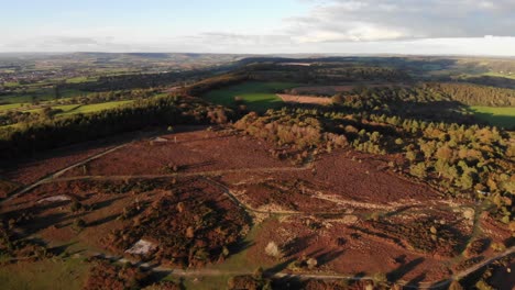 Schöne-Luftaufnahme,-Die-über-Eine-Ländliche-Landschaft-In-England-Schwenkt