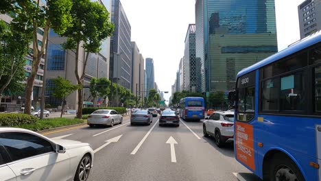 Seoul-Traffic-Jam-in-Gangnam-Business-District-of-Seoul---Cars-and-Busses-Start-to-Drive-when-Traffic-Light-Change-From-Red-to-Green