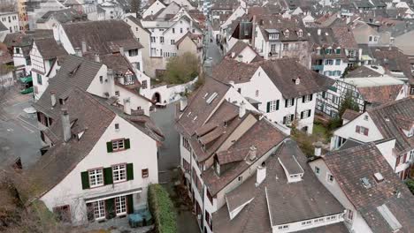 Luftkran-offenbarung-Des-Malerischen-Stadtbildes-Von-Basel-In-Der-Schweiz