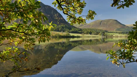 Autumnal-view-of-Crummock-water,-Lake-District,-England