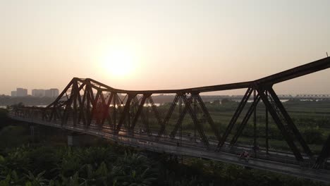 --Vehicles-running-on-Long-Bien-bridge---Hanoi