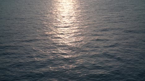 Reflexion-Des-Sonnenuntergangs-Auf-Dem-Meer