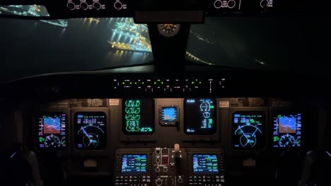 Einzigartige-Nachtansicht-Aus-Einem-Jet-cockpit-Während-Des-Anflugs-Auf-Den-Flughafen-Von-Valencia,-Spanien