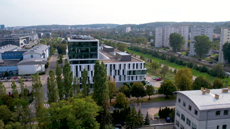 Edificio-De-La-Facultad-De-Idiomas,-Universidad-De-Gdansk-En-Oliwa,-Gdansk,-Polonia