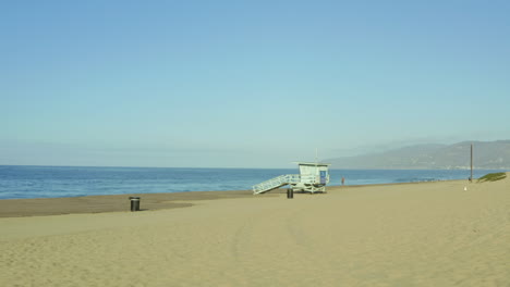 drone-shot-Safeguard-Hut-at-Georgia-beach,-Los-Angeles,-USA
