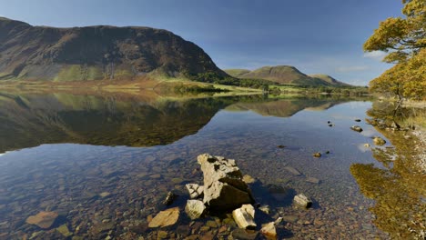 Stunning-view-of-Crummock-water-during-autumn,-Lake-District,-England