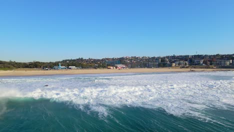 Big-Ocean-Waves-At-The-Sandy-Beach-Of-Maroubra-In-The-Eastern-Suburbs-Of-Sydney,-New-South-Wales,-Australia