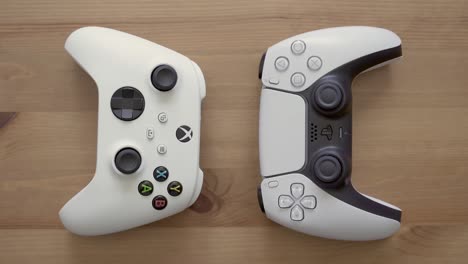 Playstation-5-and-Xbox-Series-S-controllers