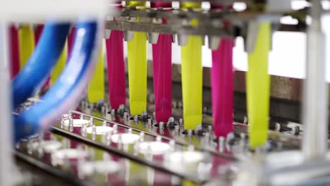 Popsicle-Eiscreme-Fabrik,-Die-Am-Fließband-Produziert