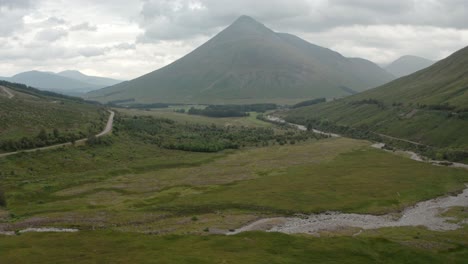 Rising-establishing-shot-of-mountains-in-the-Scottish-highlands