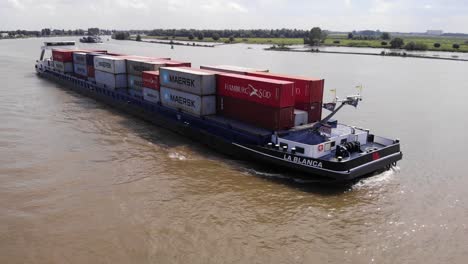 La-Blanca-Frachtcontainerschiff,-Das-Auf-Der-Alten-Maas-Navigiert