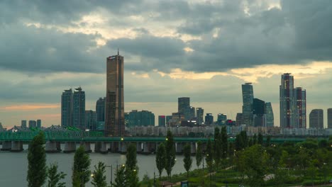63-Building-Tower-and-Skyscrapers-At-Sunset-from-Han-river-Park-In-Seoul,-South-Korea