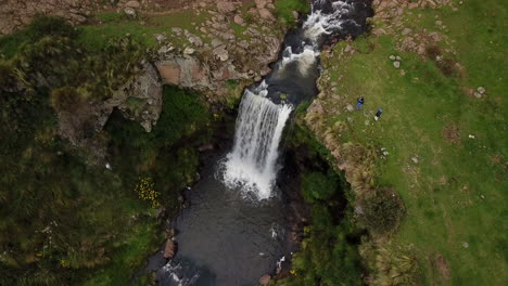 Wasserfall-In-Ayacucho,-Peru.-Drohnenschuss