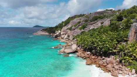 Vista-Aérea-De-Grande-Soeur,-Una-Isla-De-Las-Seychelles