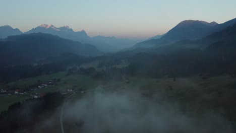 Amanecer-Brumoso-Alpes-Bávaros-|-4k-D-log:-Perfecto-Para-Gradación-De-Color