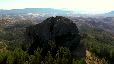 Luftbild-Von-Pilot-Rock-Im-Südlichen-Oregon