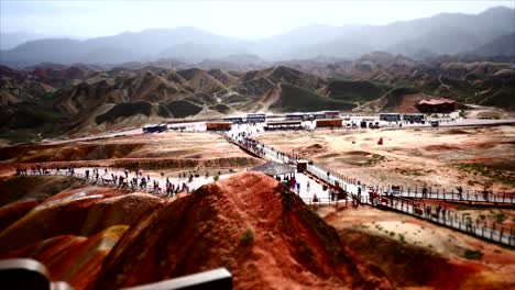 Zeitrafferaufnahme-Einer-Mehrfarbigen-Berglandschaft-In-China-Bei-Danxia