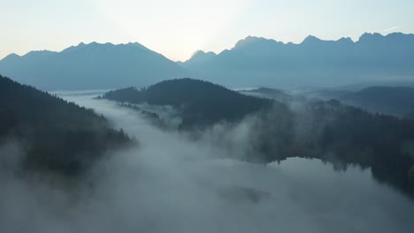 Bayerische-Alpen-Nebligen-Sonnenaufgang-|-4k-D-log-–-Perfekt-Für-Die-Farbkorrektur