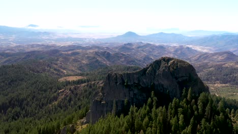 Luftbild-Von-Pilot-Rock-Im-Südlichen-Oregon