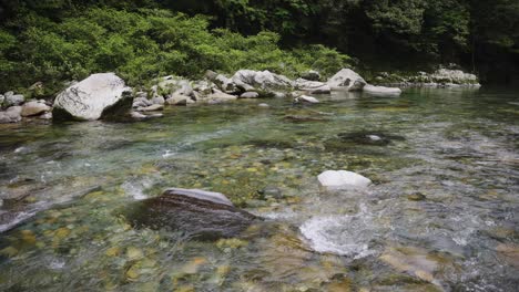 Naturally-Pristine-Itadori-River-in-mountains-of-Seki,-Gifu-Japan