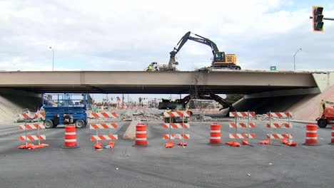 Wide-shot-of-bridge-construction-project-in-Las-Vegas