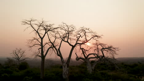 Reise-Den-Pass-Hinauf,-Drohne-4k,-Sonnenuntergang-In-Afrika,-Angola,-Afrika-11
