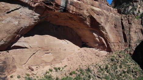 Formaciones-Rocosas-De-Arenisca-únicas-Del-Parque-Nacional-Zion,-Utah,-Estados-Unidos,-Vista-Aérea-De-Drones