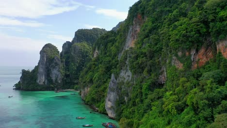 Toma-Aérea-De-Drones-Isla-Tropical-Koh-Phi-Phi---Paraíso-Turístico-De-Tailandia