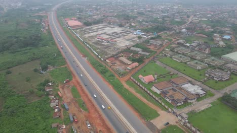 Autopista-Lagos-ibadan,-Estado-De-Ogun,-Nigeria--15-De-Septiembre-De-2021:-Vista-Aérea-De-La-Autopista-Lagos-ibadan-En-Ogere-Durante-La-Construcción