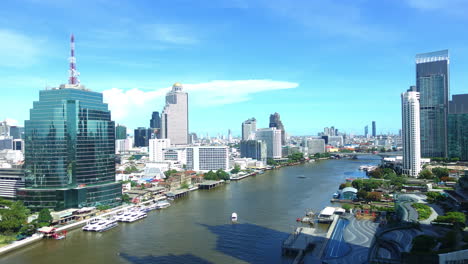 El-Río-Chao-Phraya-En-La-Ciudad-De-Bangkok,-Lapso-De-Tiempo-Soleado