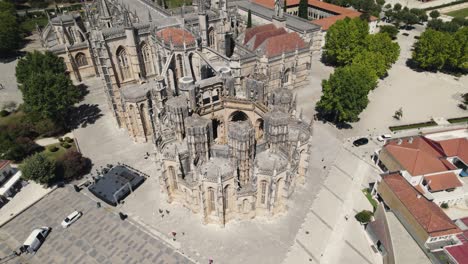 Aerial-pan-shot-around-monument-of-unfinished-chapel-Capelas-Imperfeitas-in-Batalha,-Portugal
