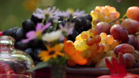 Close-up-view-of-assorted-fresh-ripe-grapes-in-bowl