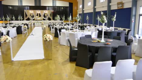 Aufnahme-Des-Veranstaltungsortes-Für-Den-Hochzeitsempfang-Und-Der-Tischdekoration