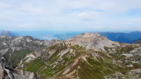 Antena:-Cresta-De-La-Montaña-Cerca-De-Jungfrau,-Eiger-Y-Monch