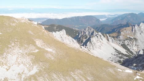 Antena-De-La-Majestuosa-Cordillera-De-Karawanks-Entre-Eslovenia-Y-Austria