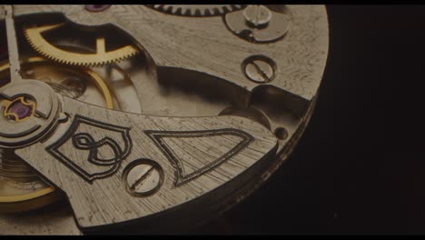 Probe-lens-of-the-mechanical-gears-within-a-watch