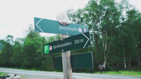 Joldalshytta-And-Gjevilvassdalen-Sign-Boards-In-The-Road-In-Norway
