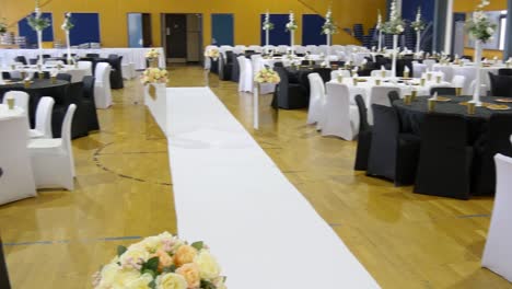 Aufnahme-Des-Veranstaltungsortes-Für-Den-Hochzeitsempfang-Und-Der-Tischdekoration