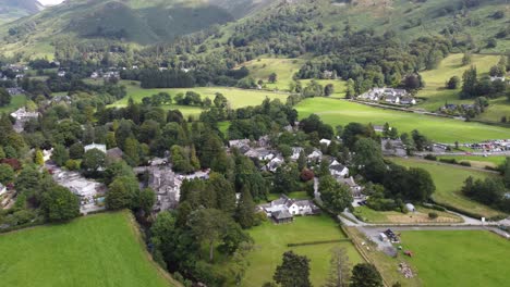 Grasmere-Village-Cumbria-England-Luftaufnahmen-Pov-Sommertag