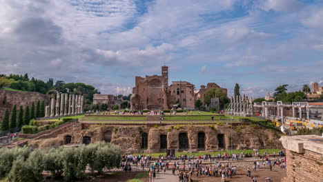 Palatine-Hill-in-the-Ancient-Roman-City,-near-the-Colosseum-in-the-old-part-of-Rome,-Italy