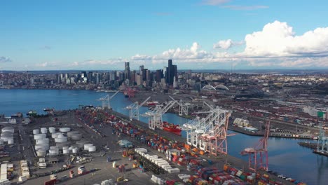 Aerial-view-of-Seattle's-shipping-port-on-a-slow-day