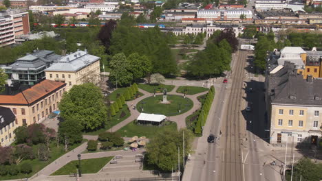 Carl-Johans-Park-Mit-Statue-Von-König-Karl-Johan-Xiv-Im-Stadtgebiet,-Schweden