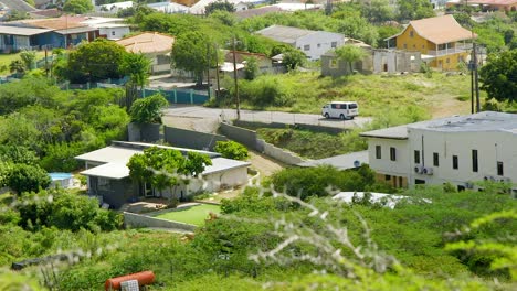 Blick-Hinunter-über-Wohnhäuser-Und-Straßen-Auf-Der-Karibischen-Insel-Curacao